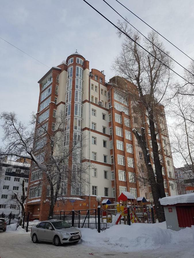 Appartement Apartament Petrovskie On Kartashova 3 à Tomsk Extérieur photo